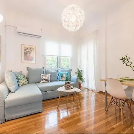 Appartamento Casa Pamisou near Attiki metro station Atene Esterno foto