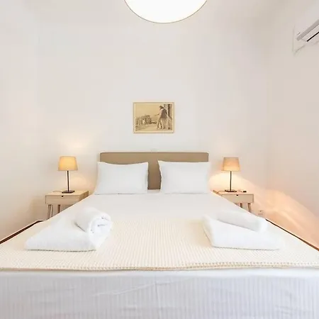 Appartamento Casa Pamisou near Attiki metro station Atene Esterno foto