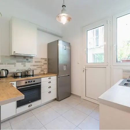 Appartamento Casa Pamisou near Attiki metro station Atene Esterno foto