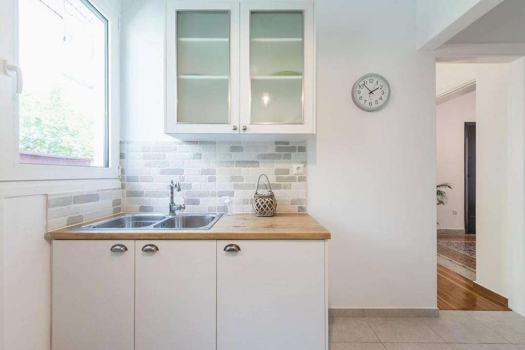 Apartment Casa Pamisou Near Attiki Metro Station